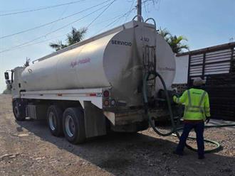 Con acueducto golpe a negocio de agua