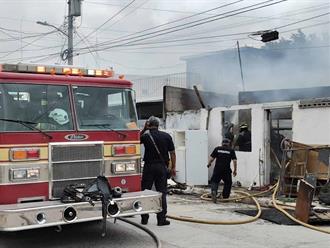 Incendio consume vivienda en la colonia Chapultepec