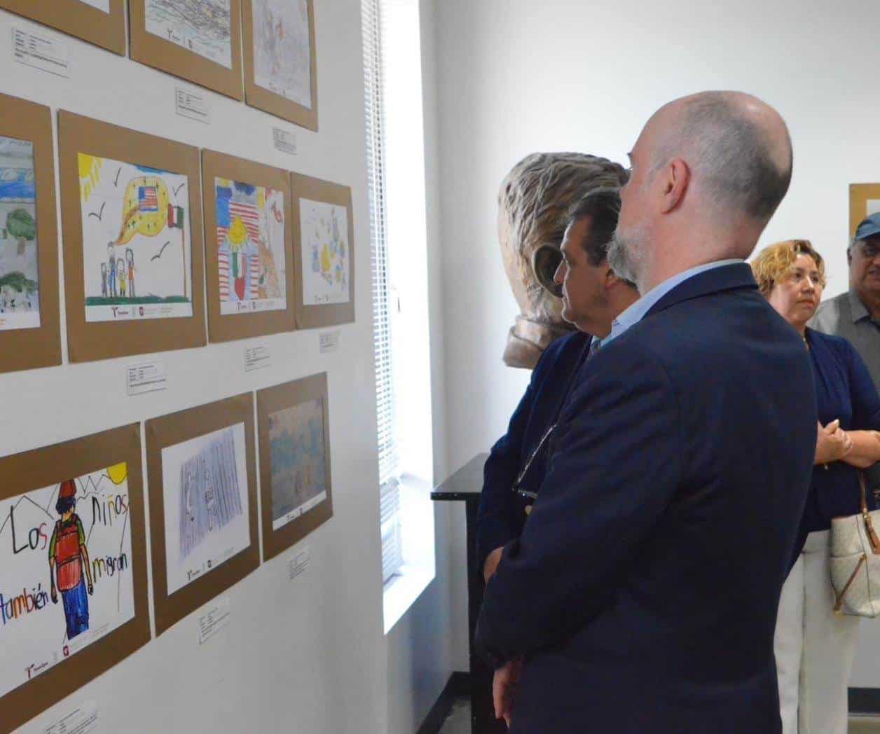 Inauguran exposición sobre niñez migrante en Houston