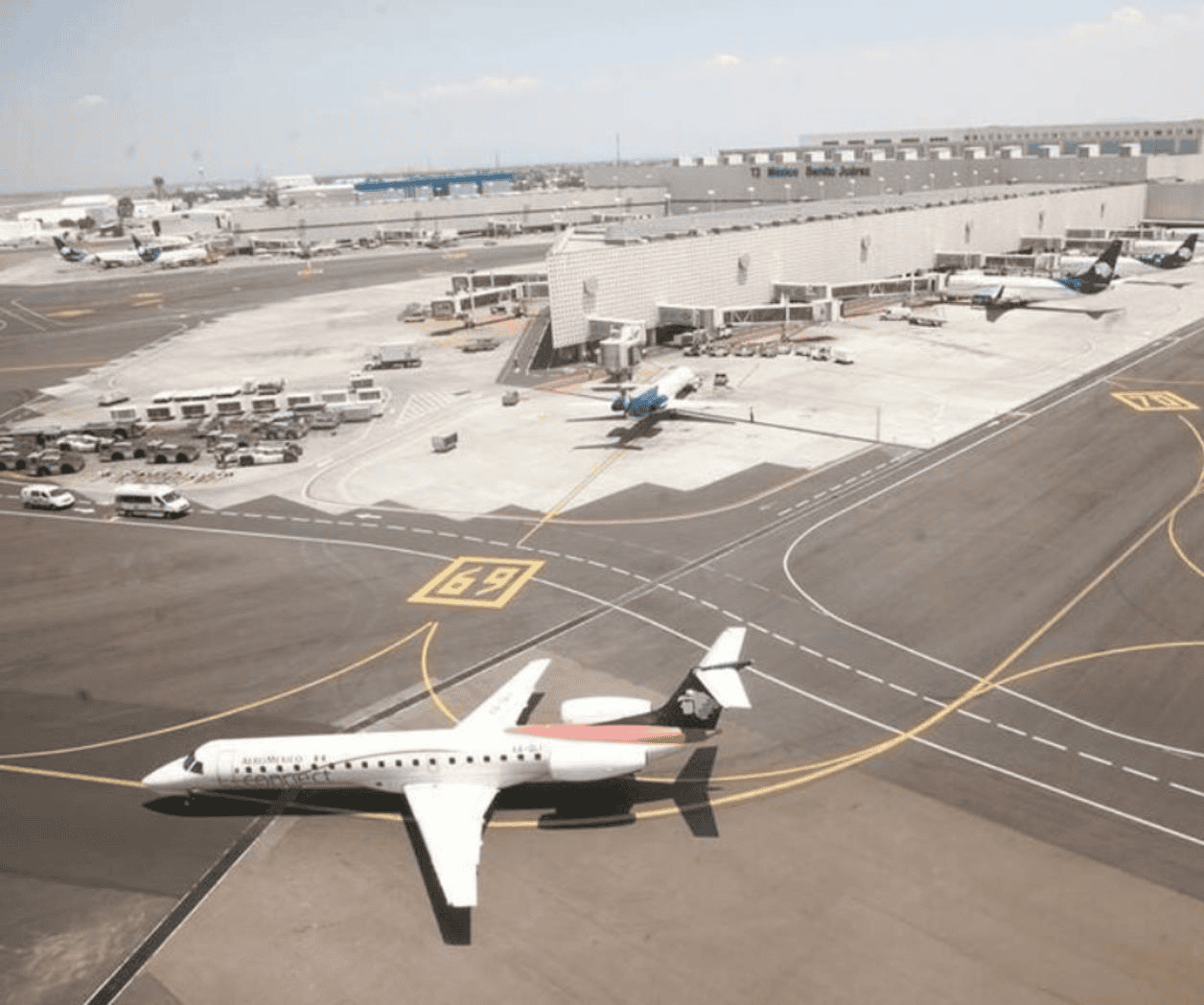 México y EU acuerdan fortalecer transporte aéreo