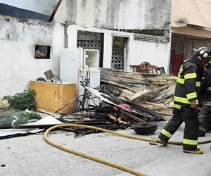 Una vivienda quedó en cenizas tras un fuerte incendio en la colonia Chapultepec