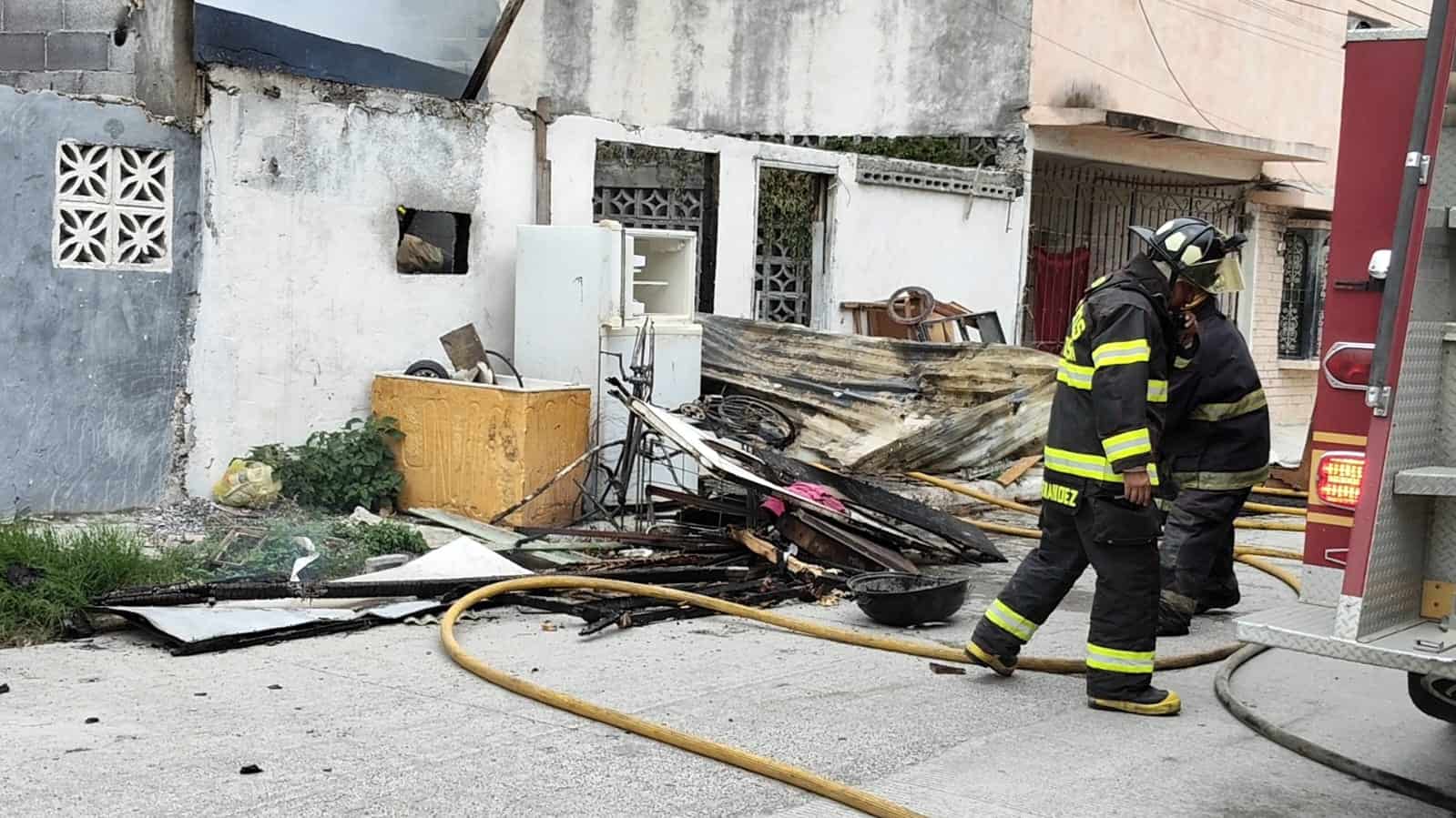 Una vivienda quedó en cenizas tras un fuerte incendio en la colonia Chapultepec