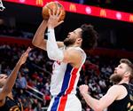 Pistons ganan 1er partido ante Cavs