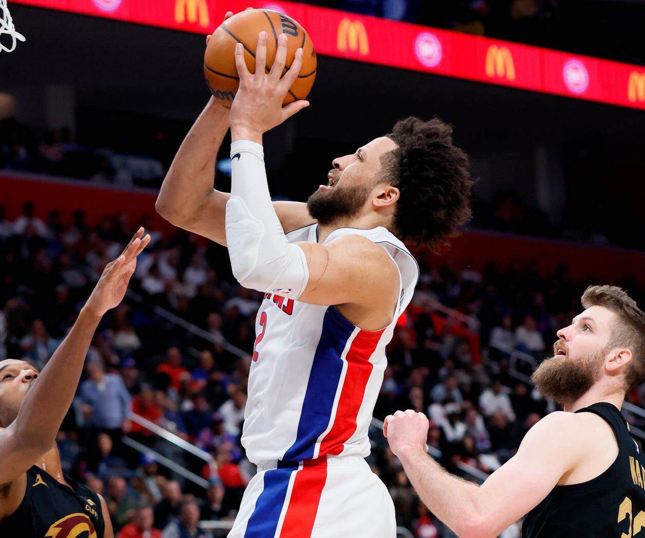 Pistons ganan 1er partido ante Cavs