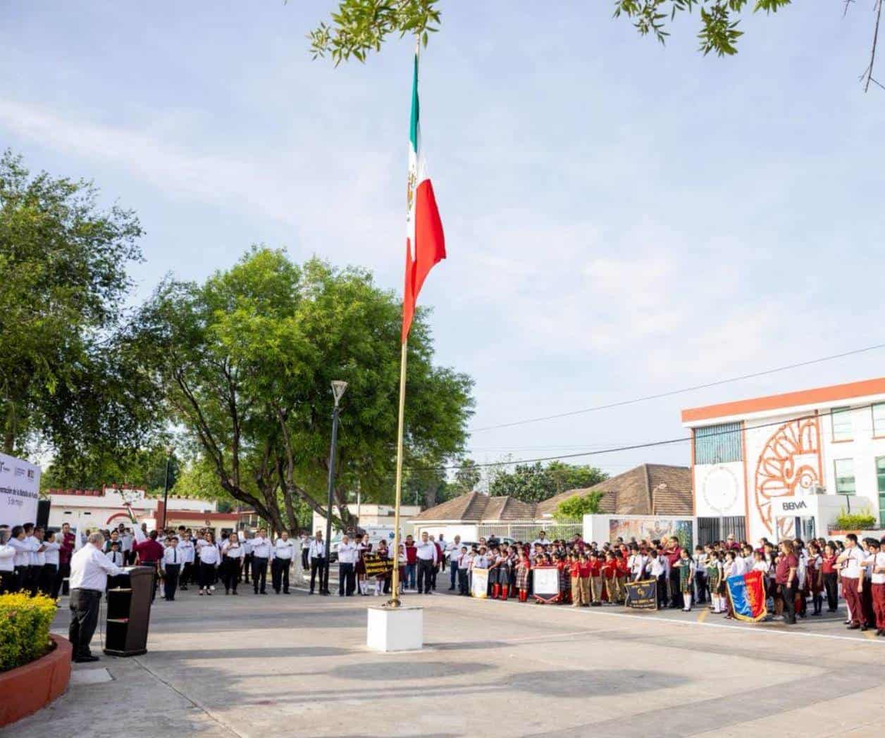 Realizan ceremonia cívica por la Batalla de Puebla en la plaza