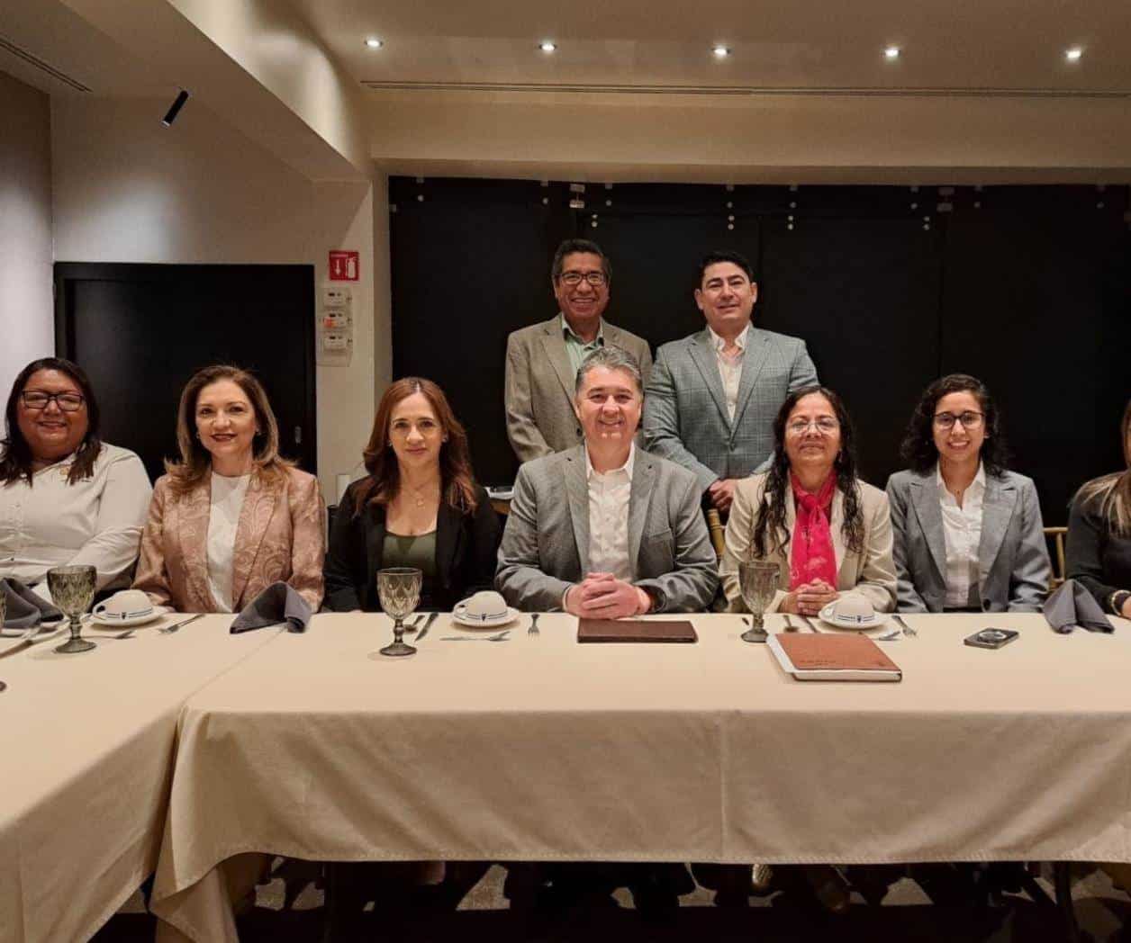 Jóvenes estudiantes de contabilidad se capacitan