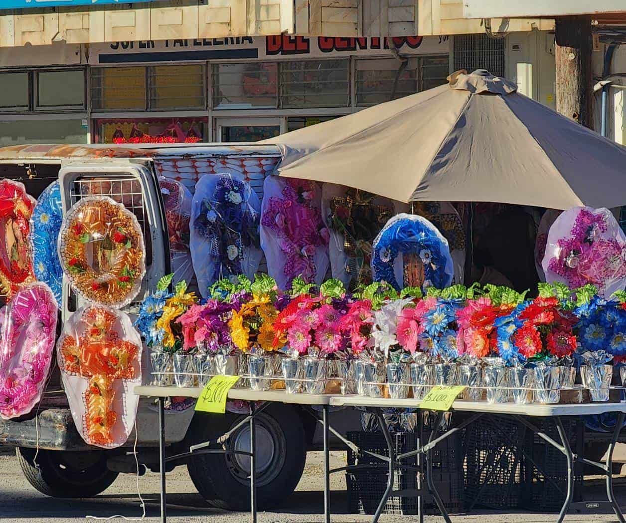Comerciantes se preparan para el Día de las Madres en Valle Hermoso