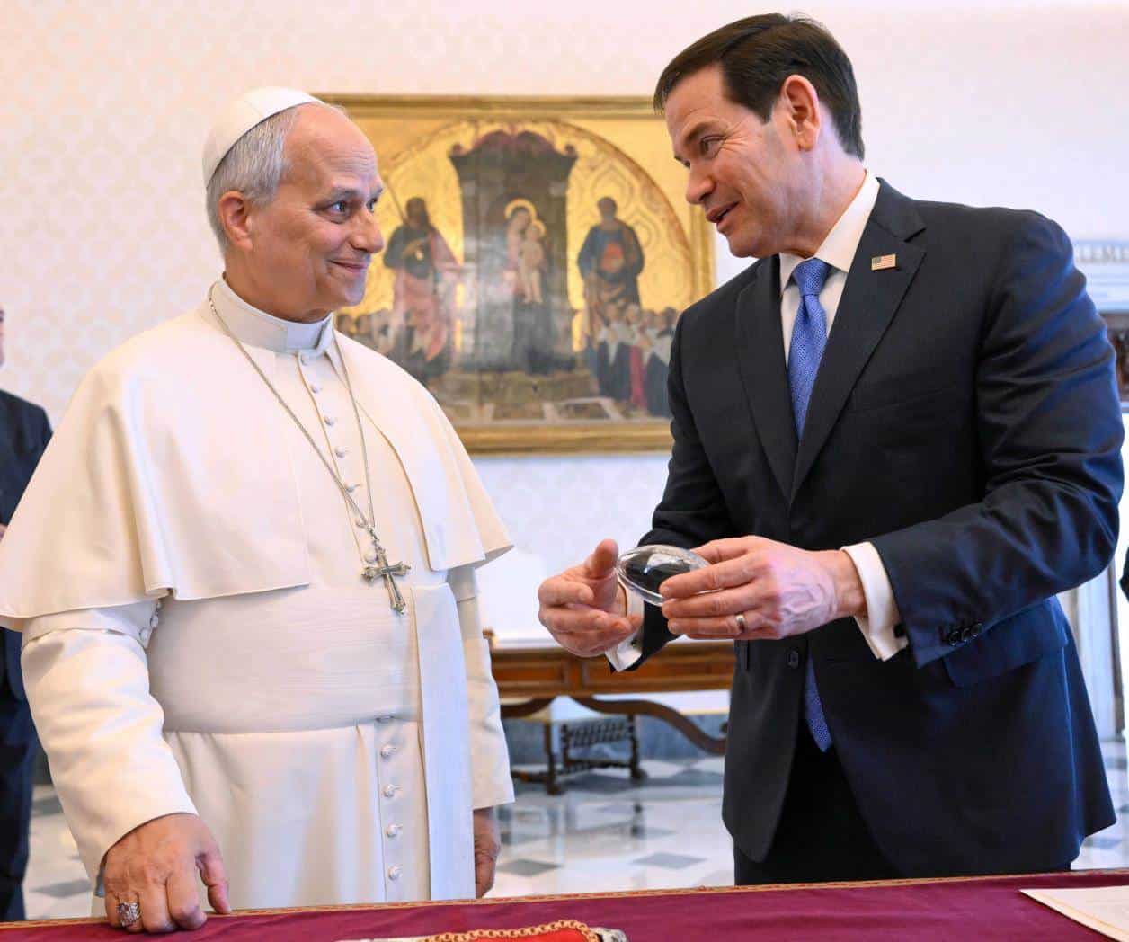 Rubio busca en el Vaticano calmar roces de Trump con el Papa