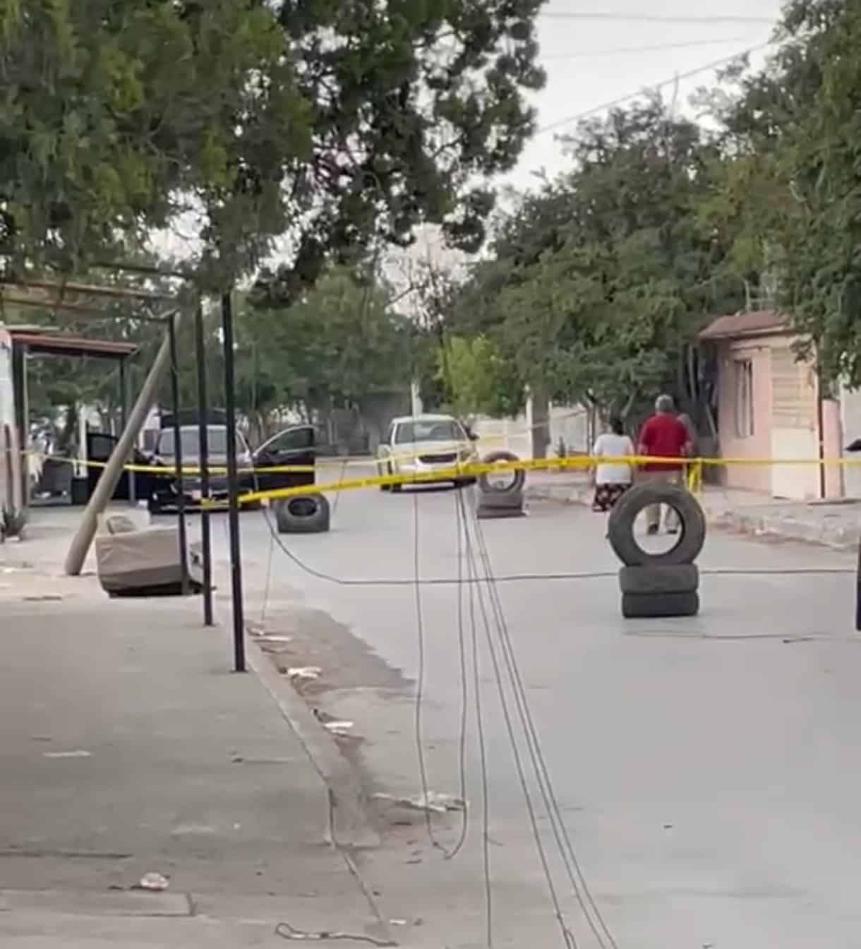 Servicios afectados por caída de poste