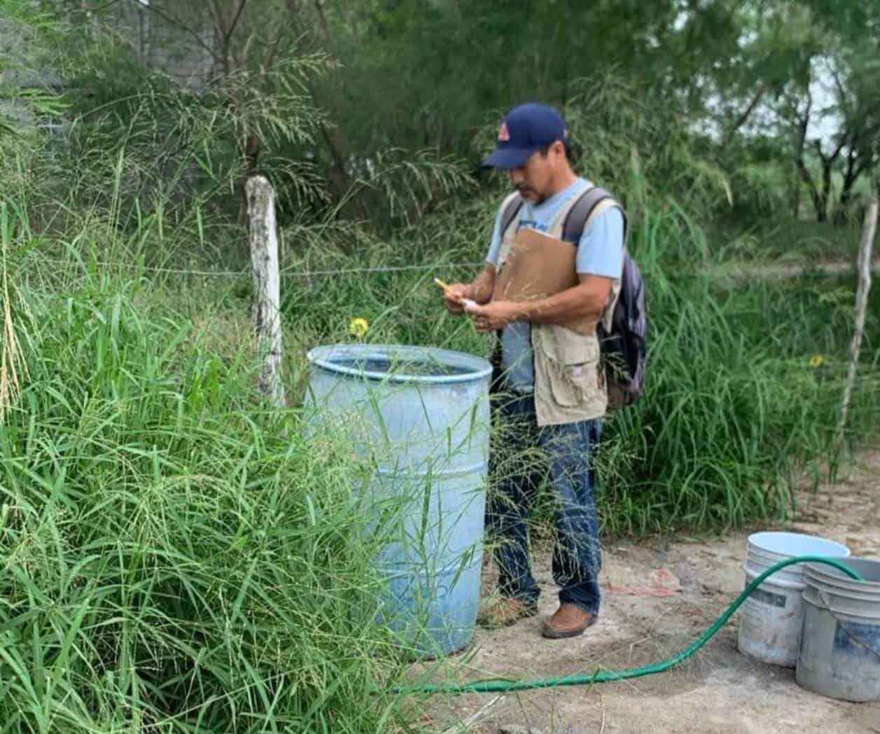 Aplican más de una tonelada de abate en depósitos de agua