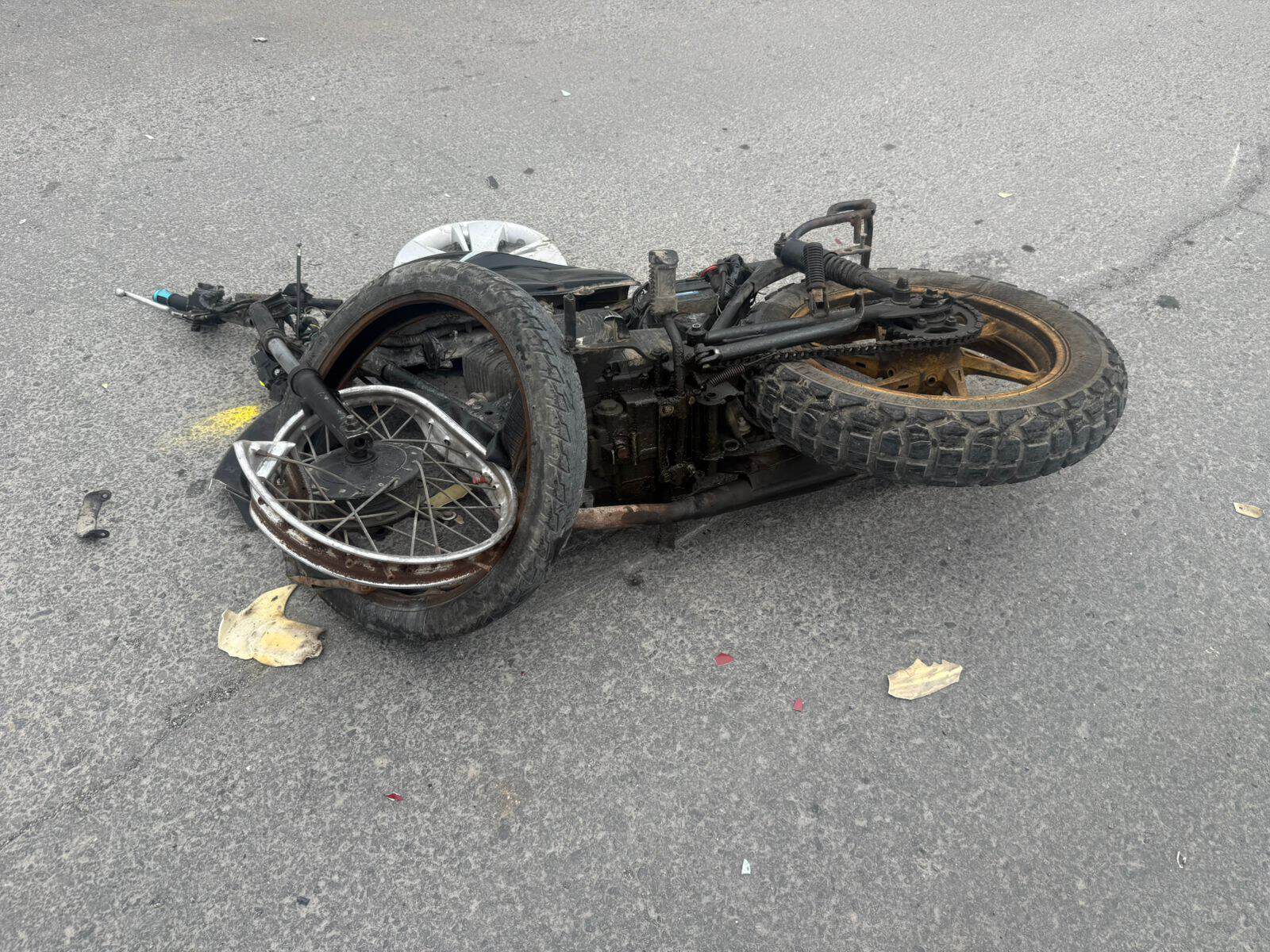 Choques de motocicletas dejan lesionados