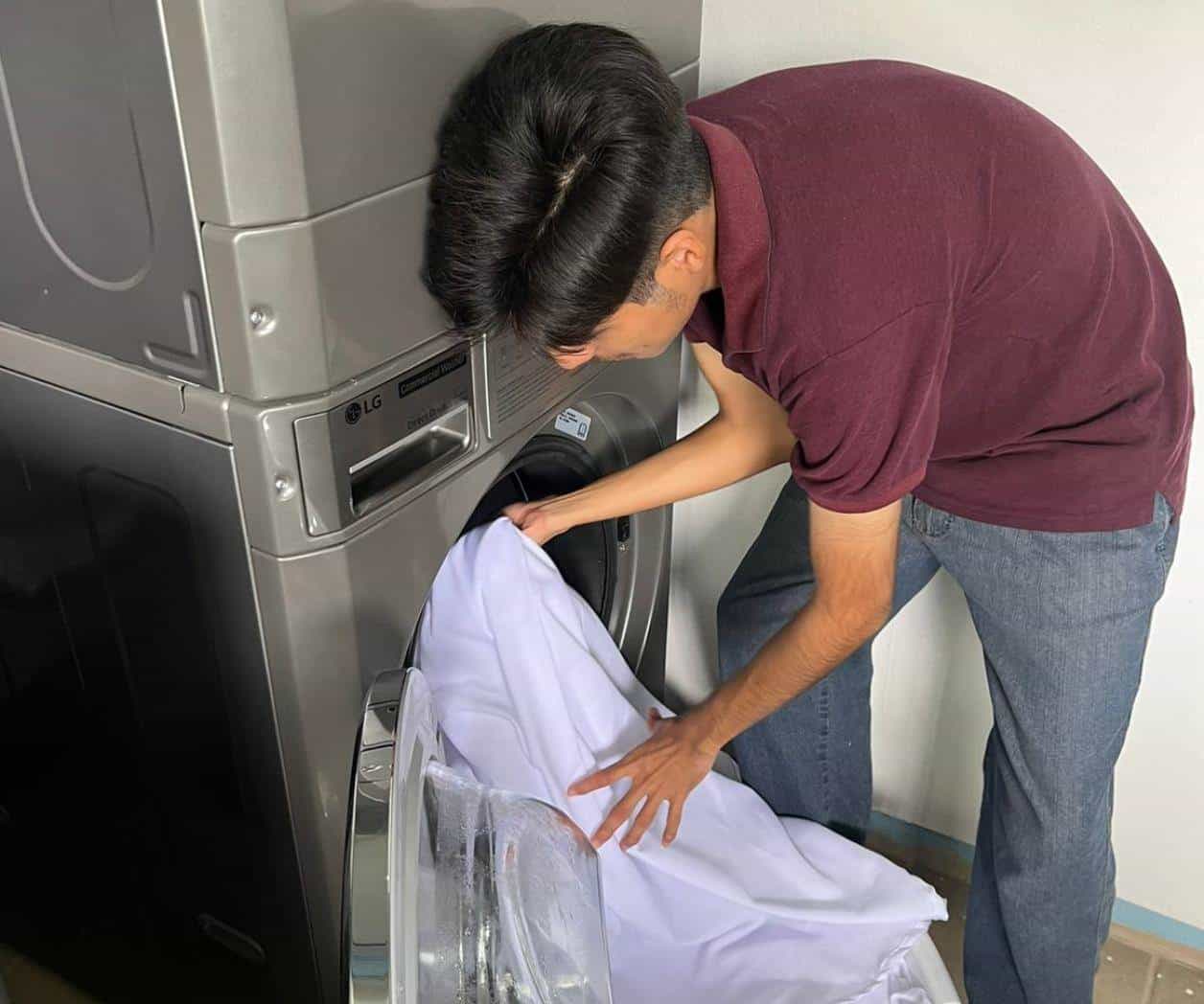 Ofrecen lavandería para pagar graduación
