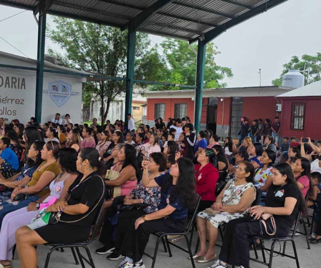 Emotiva celebración del Día de la Madre