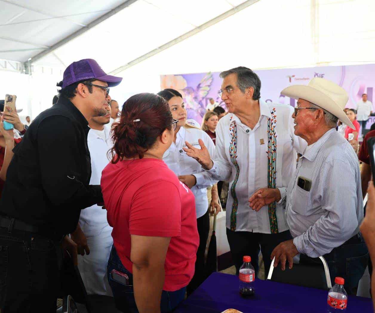 Familias reciben estufas ecológicas