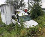 Pavimento mojado provoca accidente en la carretera a Empalme