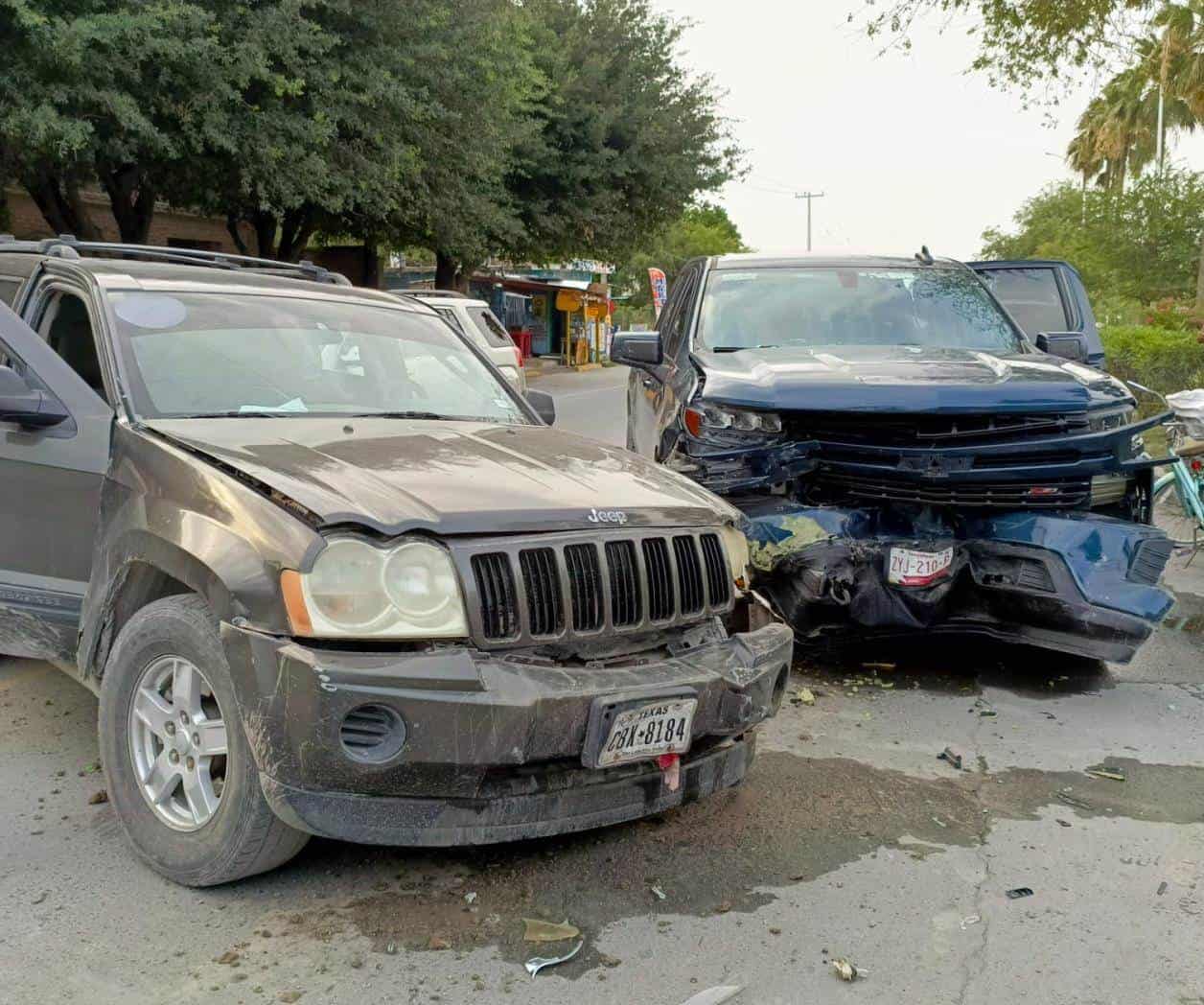 Impactan de frente Jeep y Z71