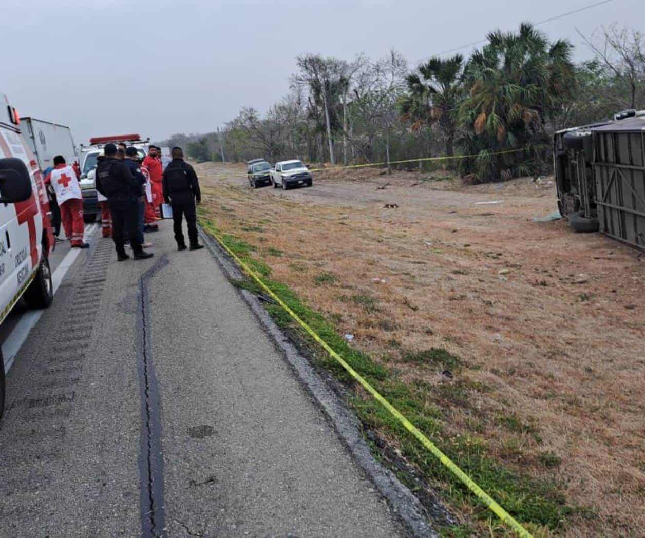 Fatal volcadura de autobús en la González-Llera