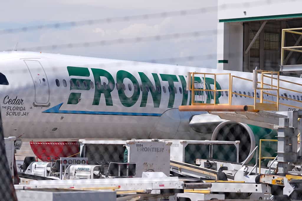 NTSB investiga evacuación de avión que atropelló a una persona en aeropuerto de Denver