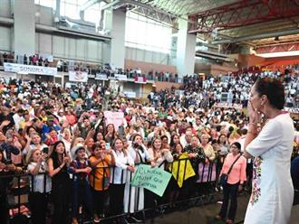 Celebra Sheinbaum a las madres con pensión