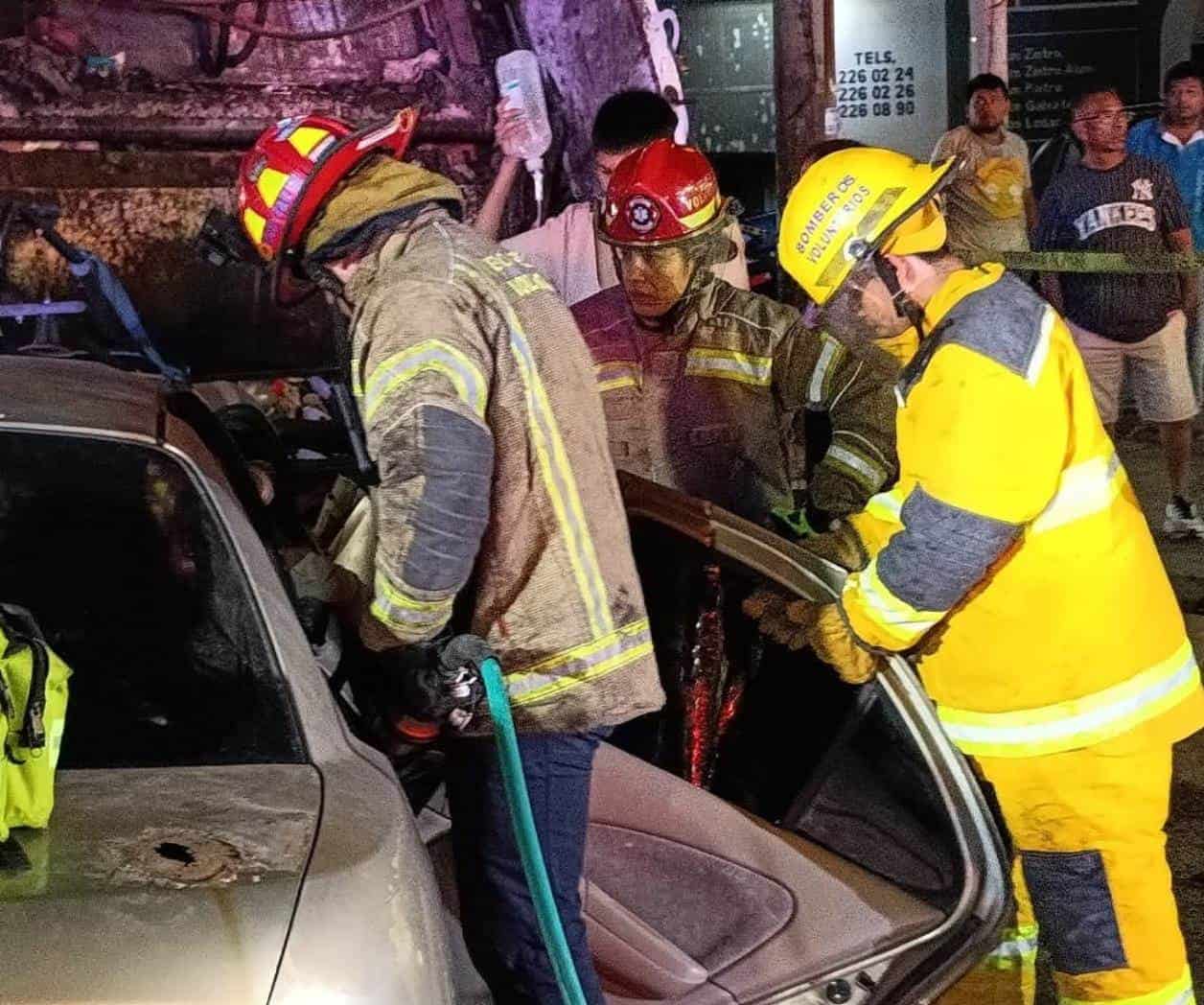 Se impactan a toda velocidad en parte trasera de camión de la basura Se impactan a toda velocidad en parte trasera de camión de la basura