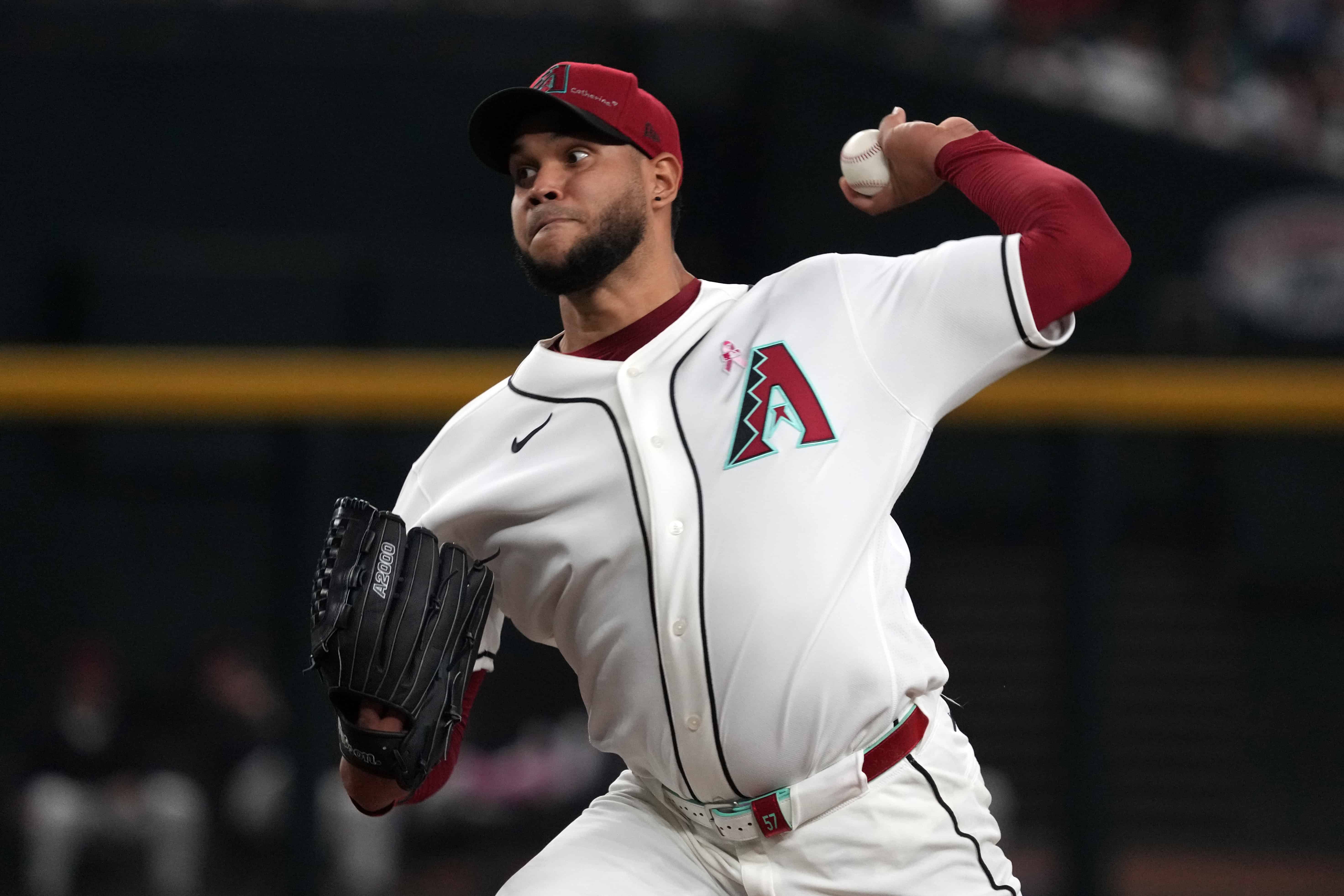 Rodríguez se queda a dos outs del juego completo