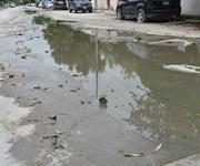 Crisis en colonias por colapso de drenajes.