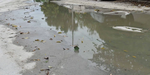 Crisis en colonias por colapso de drenajes.