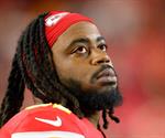 Bills firman al exala defensiva de los Jefes Mike Danna