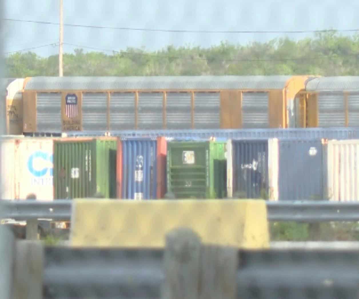 Sospechan que 6 muertos hallados en patio ferroviario en Texas sufrieron golpe de calor Sospechan que 6 muertos hallados en patio ferroviario en Texas sufrieron golpe de calor