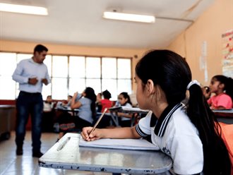 Maestros enfrentan crisis de salud en México, advierte organización