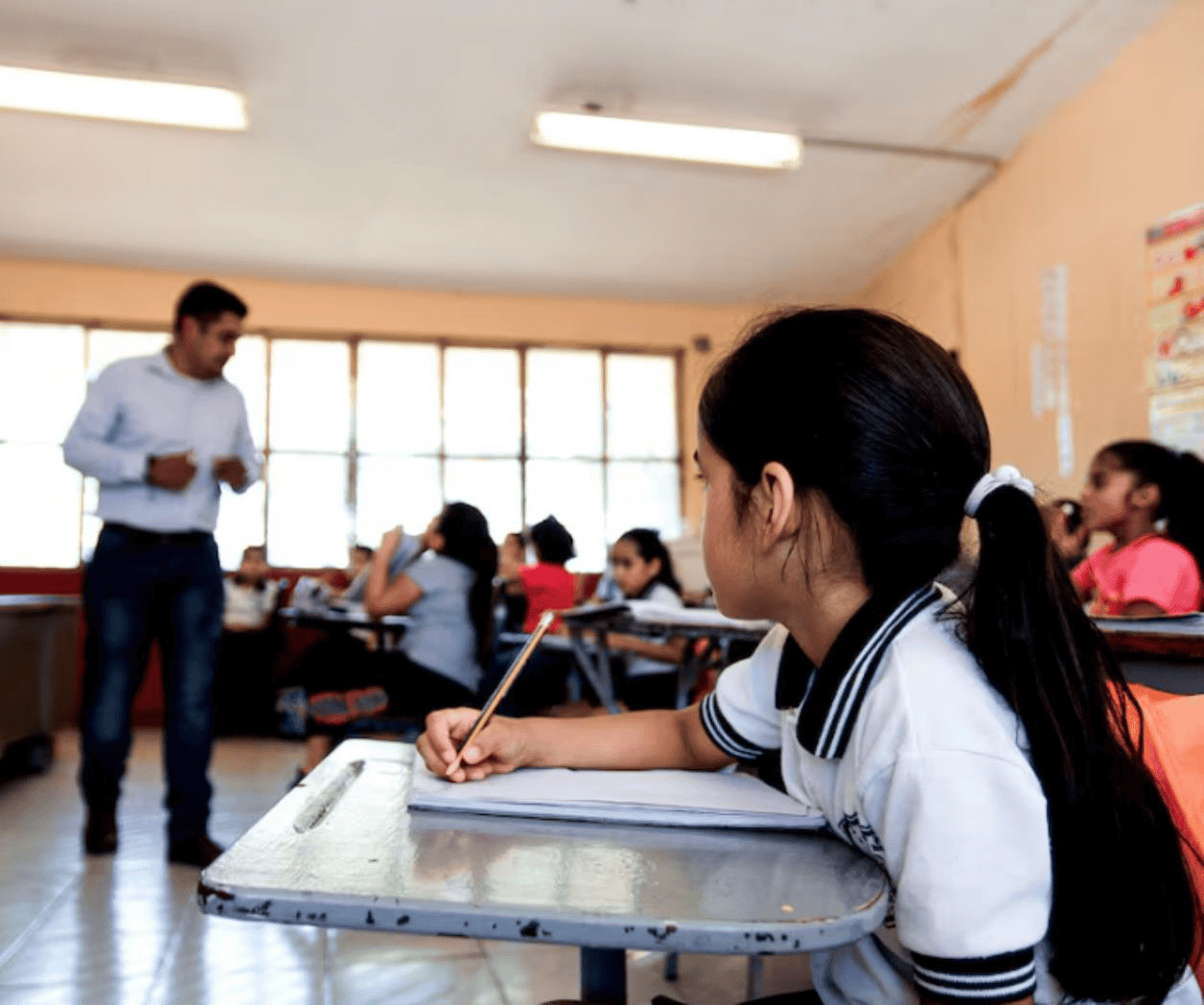 Maestros enfrentan crisis de salud en México, advierte organización
