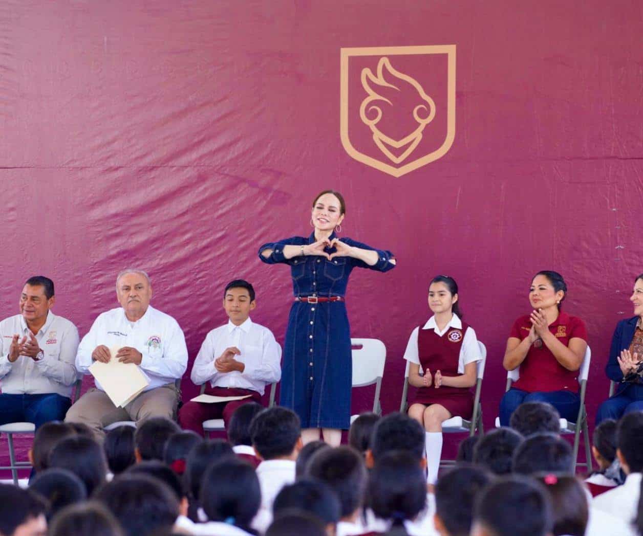 Impulsa alcaldesa de NLD infraestructura educativa