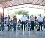 Escuelas reciben mobiliario escolar