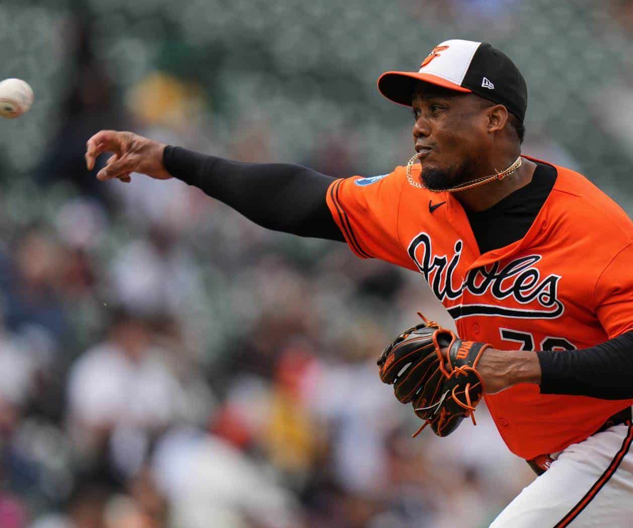 Bradish y Rutschman ayudan a los Orioles a aplastar 7-0 a Yanquis