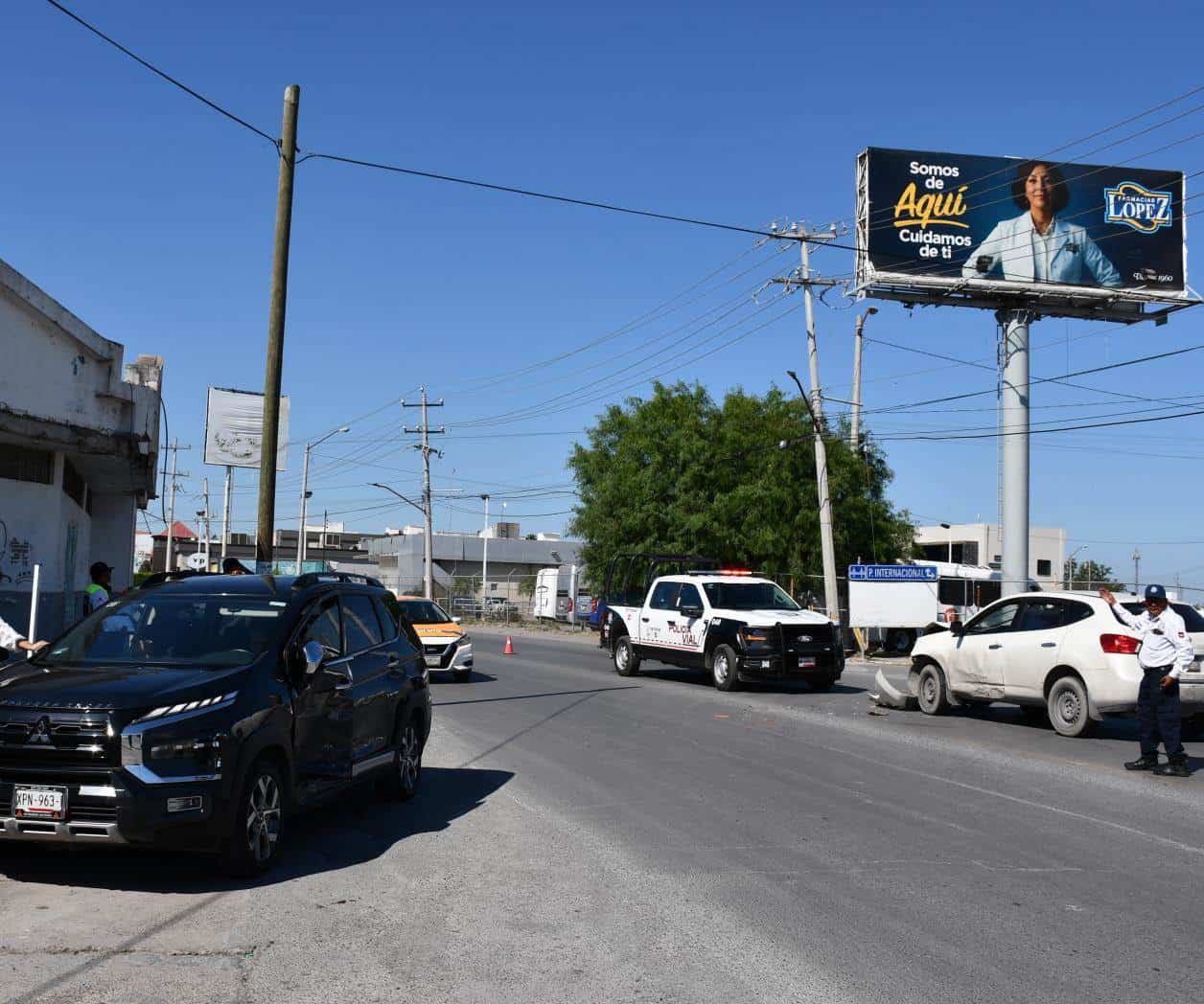 Conductor ocasiona choque al incorporarse a la avenida Portes Gil