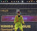 Raúl Jiménez y futbolistas presentan Un portero improbable en México