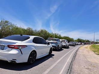 Mega puente desata filas de tres horas en cruces a EU