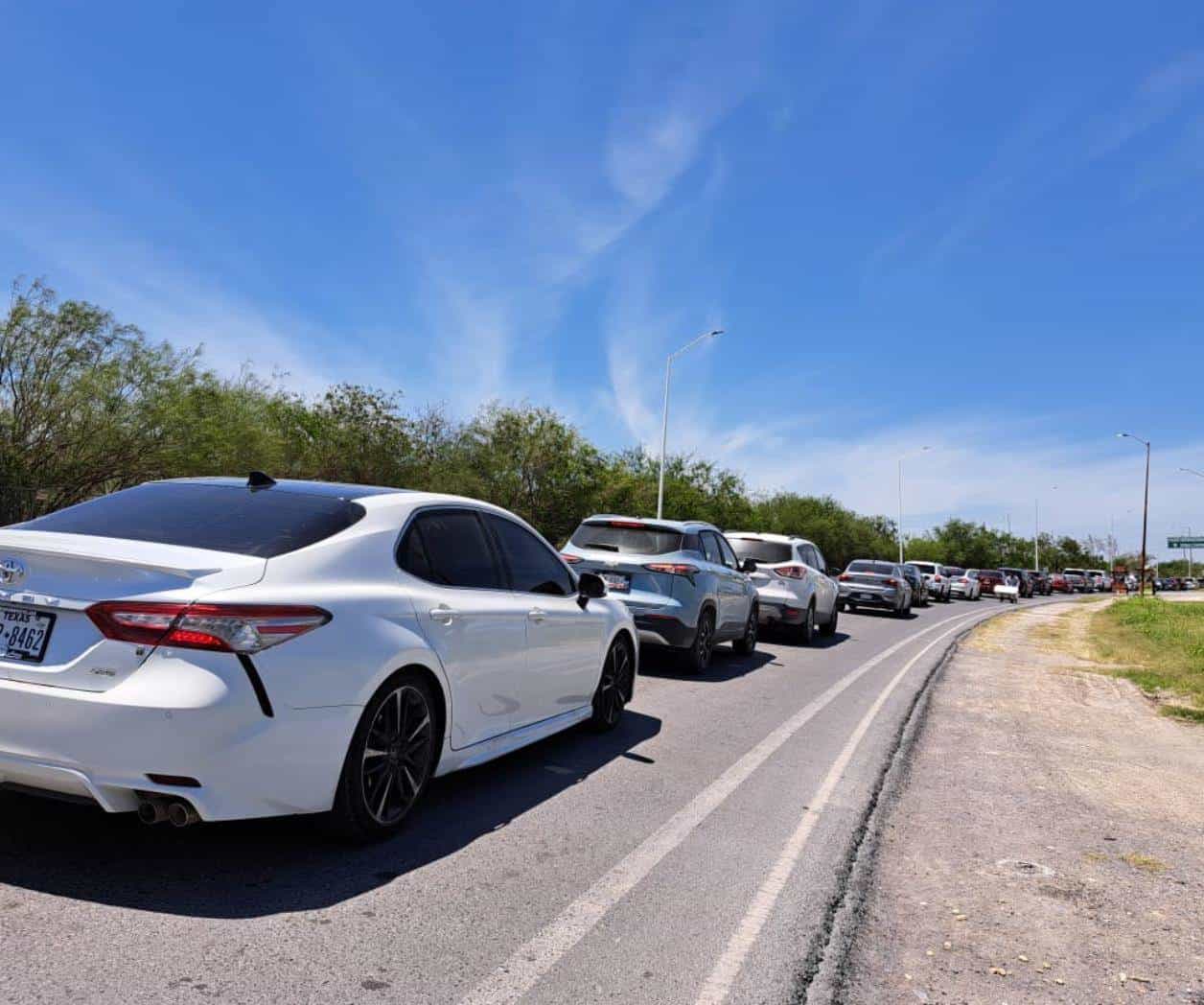 Mega puente desata filas de tres horas en cruces a EU