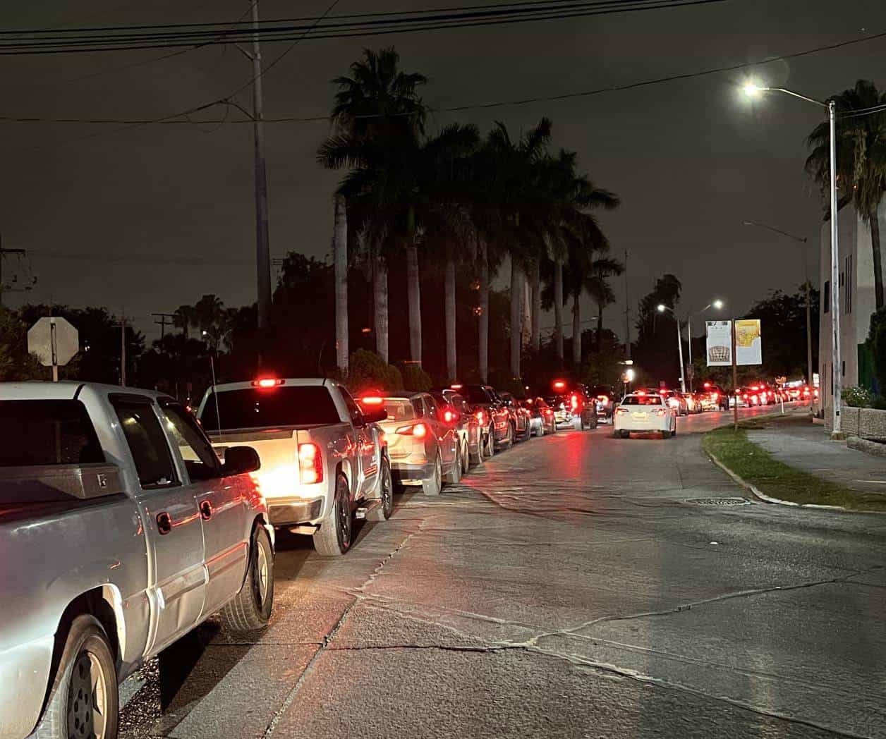 Persisten largas filas en  puentes internacionales Matamoros-Brownsville