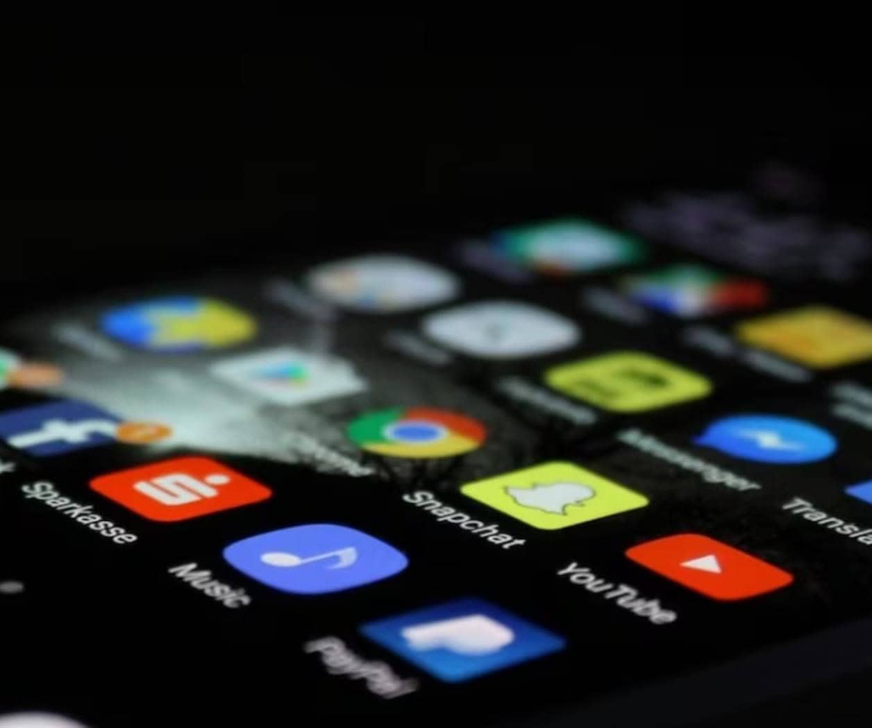 Alertan por apps falsas que simulan transmitir el Mundial