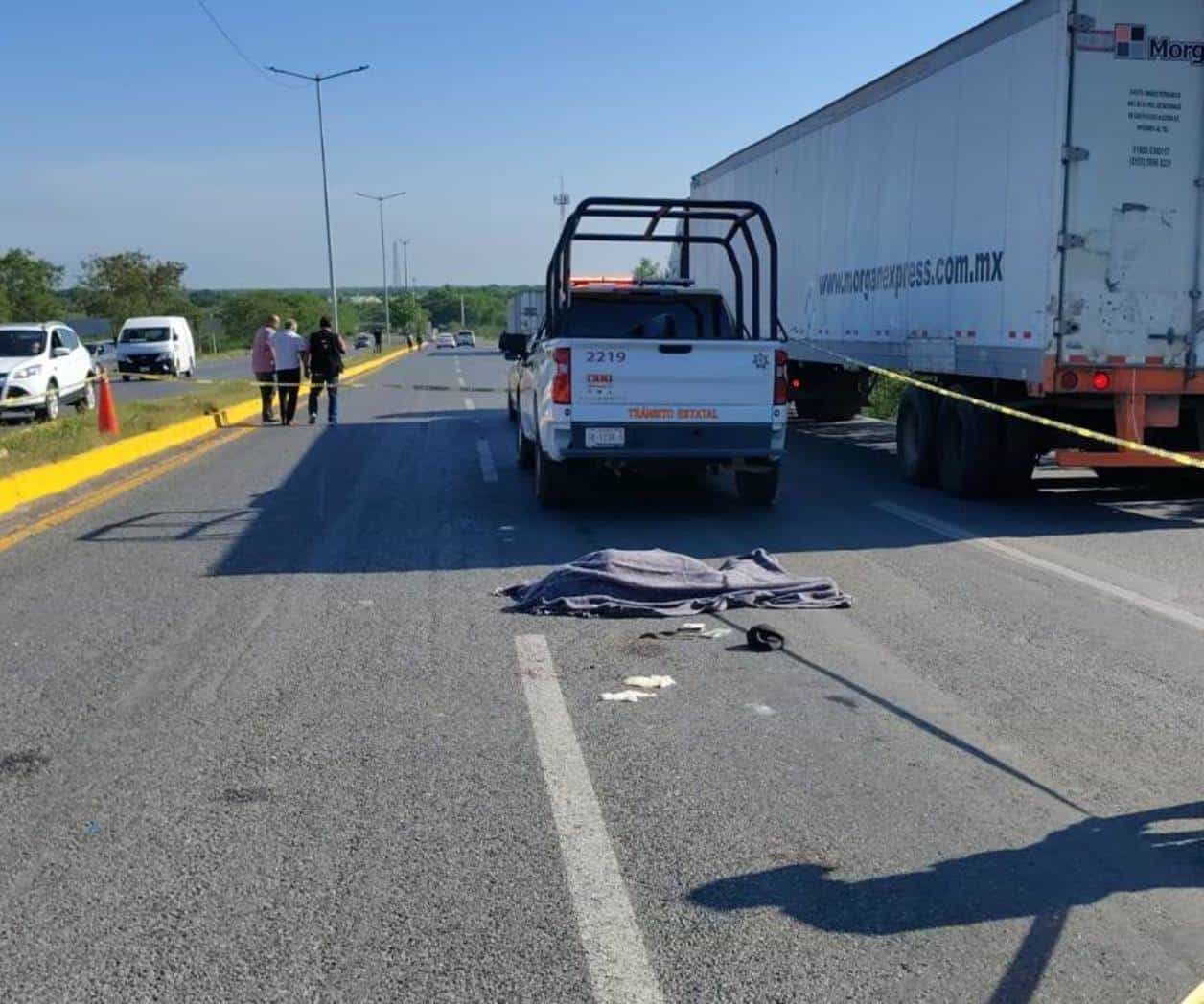 Tráiler mata a albañil en Ciudad Victoria