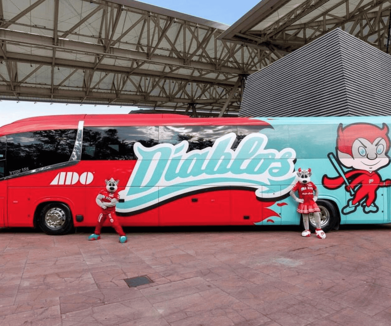 Diablos Rojos del México estrenan Diablobús para la temporada