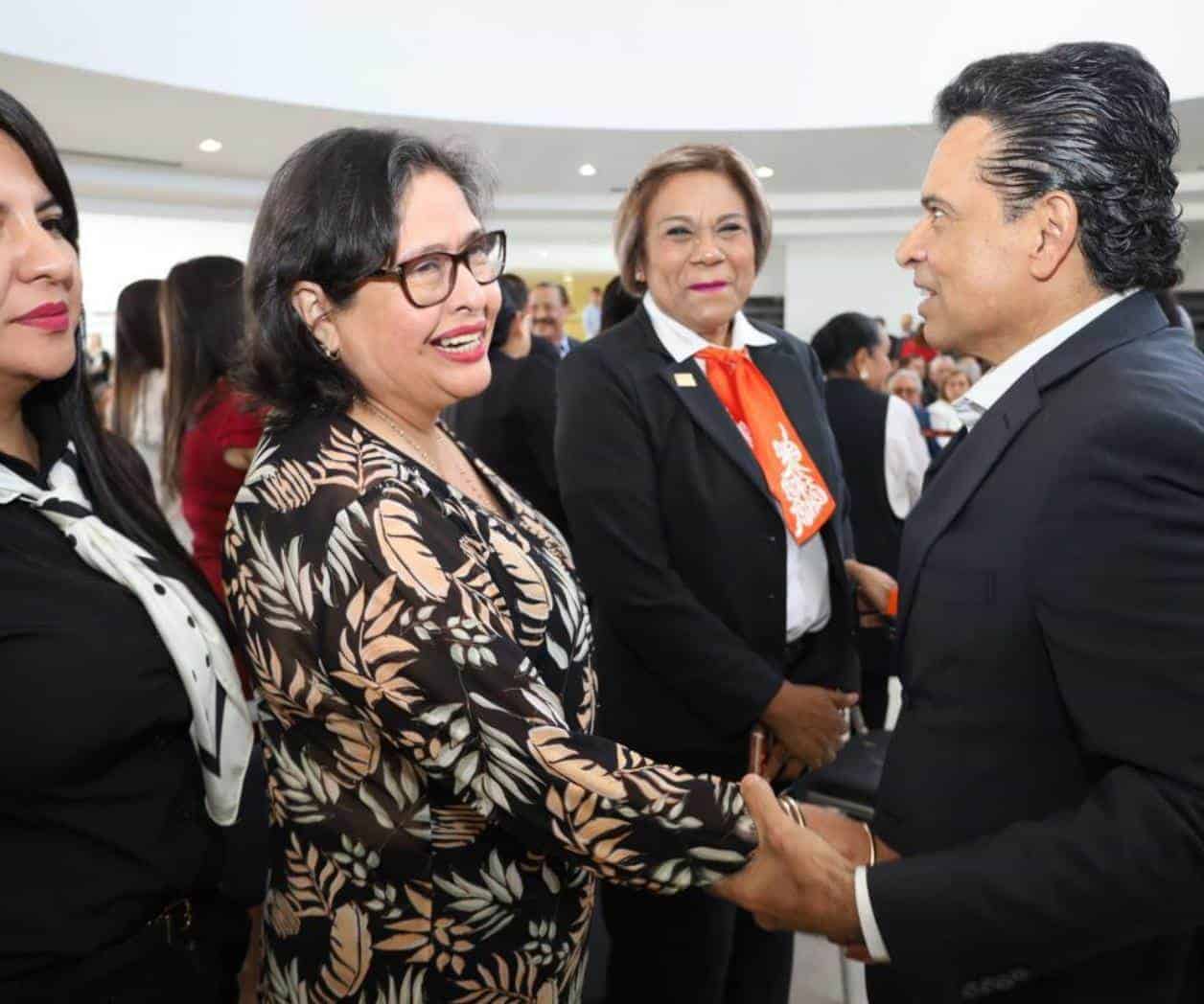 Son los maestras y maestros pilares de la sociedad: Gattás