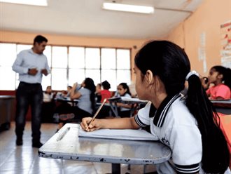 Destacan esfuerzos de maestros en las aulas