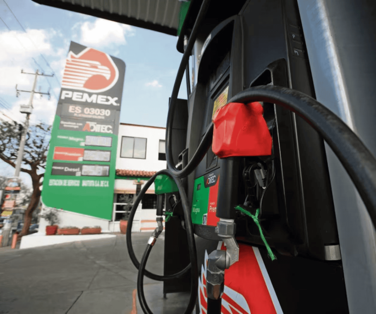 Hacienda sube subsidio a gasolinas y lo baja en el diésel
