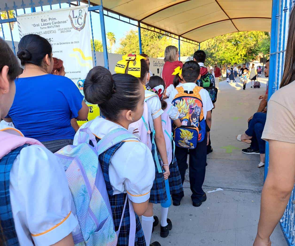 Clases en línea en 723 escuelas, por el calor