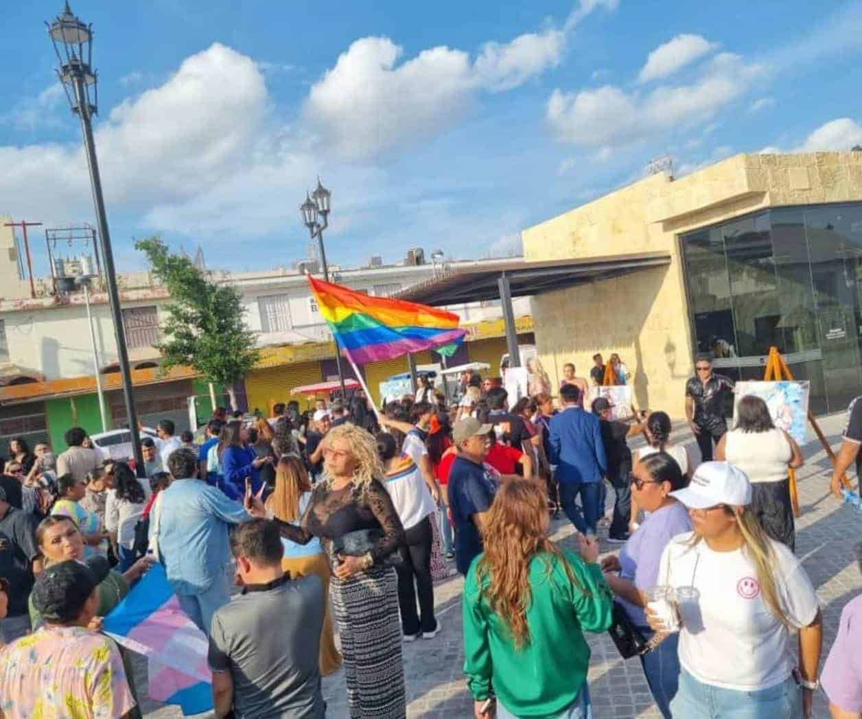 Persisten rechazo y  discriminación LGBT+