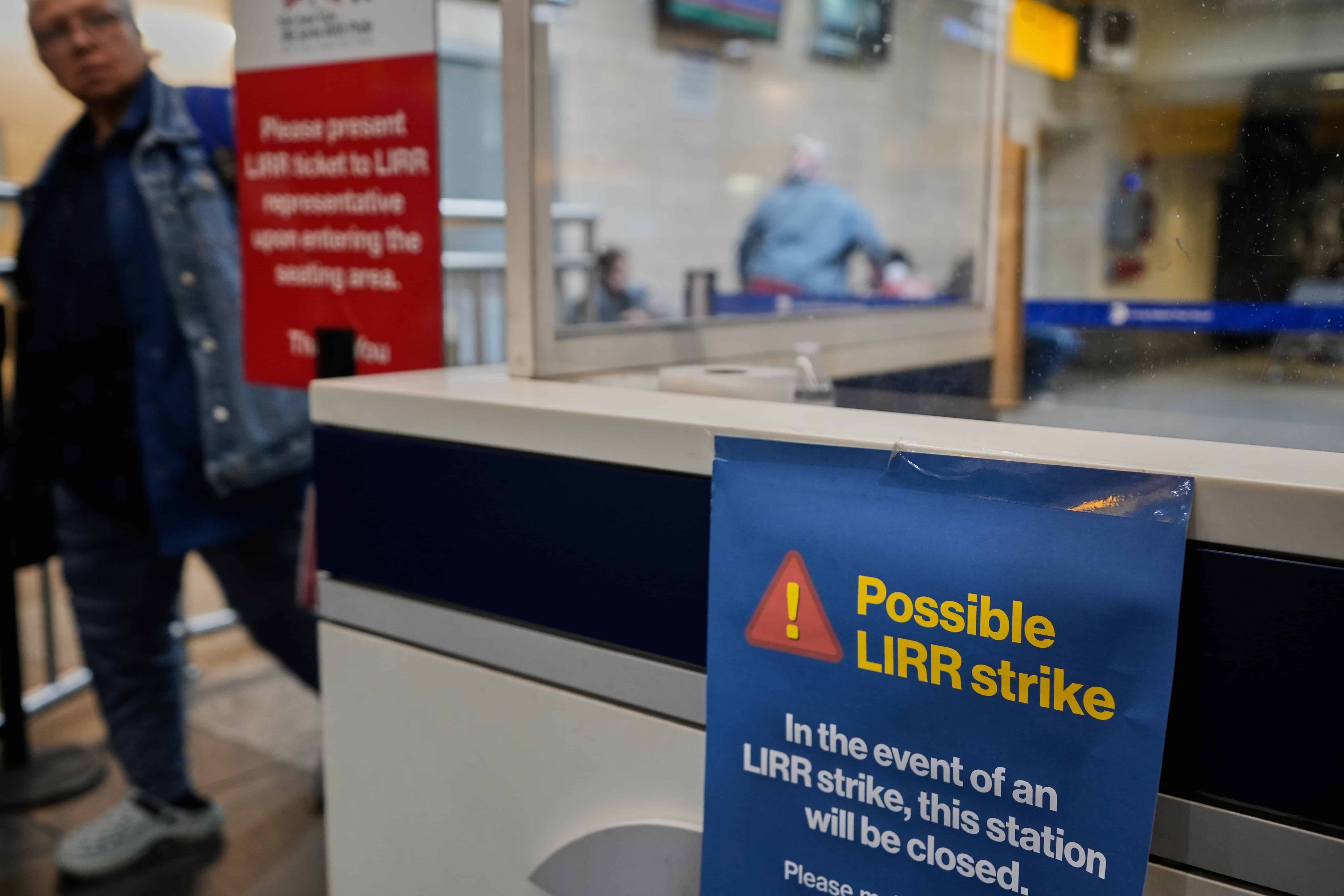 Trabajadores van a huelga de Long Island Rail Road