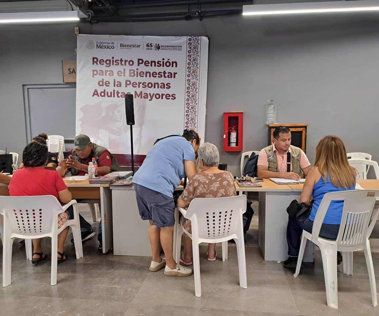 Distribuyen las tarjetas de pensión por discapacidad