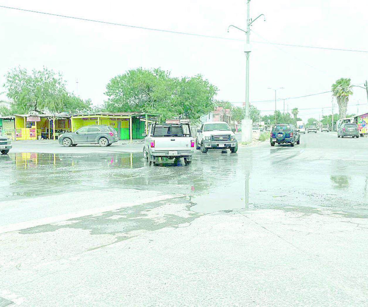 Persisten malos olores por encharcamientos